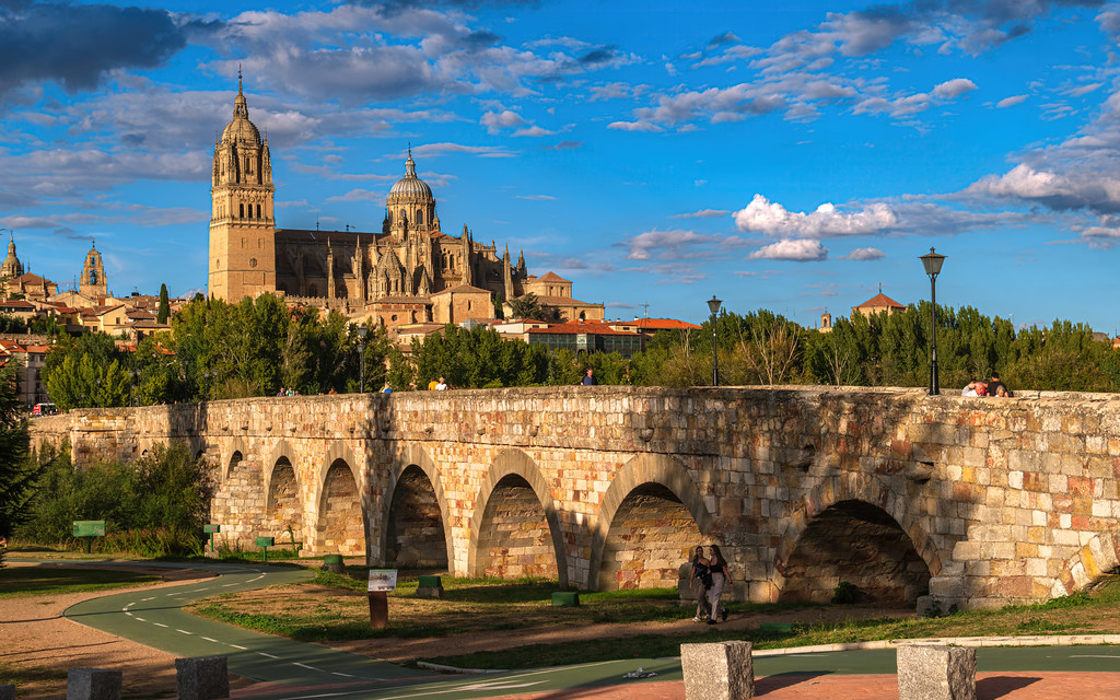 Beautiful overlook of Puente Romano in Salamanca into the old city